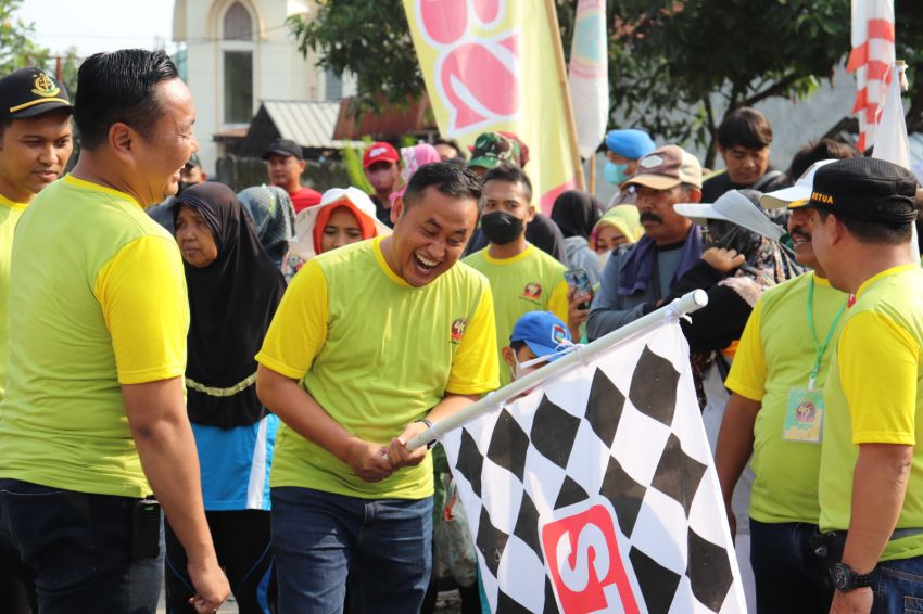 Plt Bupati Pemalang Kibarkan Bendera Jalan Sehat HUT PPNI ke-49