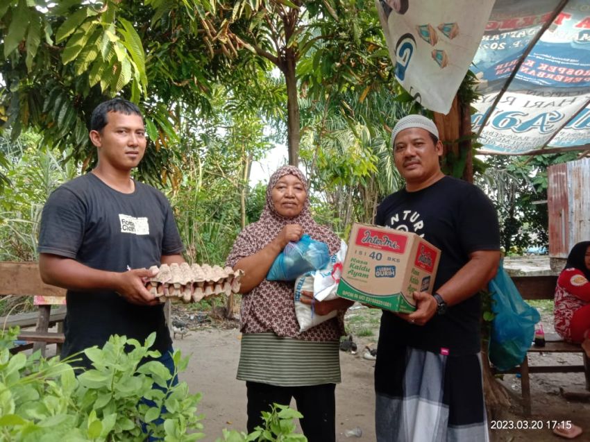 Sambut Bulan Suci Ramadan 1444 H, Worlab Labuhanbatu Berbagi Sembako Kepada Warga