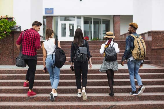 Kuliah Sambil Jalan-jalan? Bisa Kok, Pilih Jurusan Ini