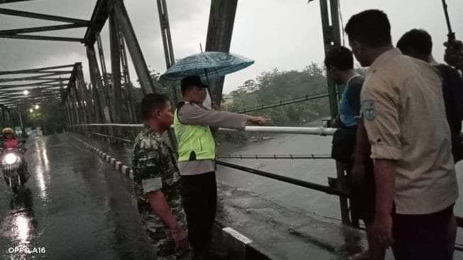 Wanita Muda Terjun ke Sungai Klawing Purbalingga