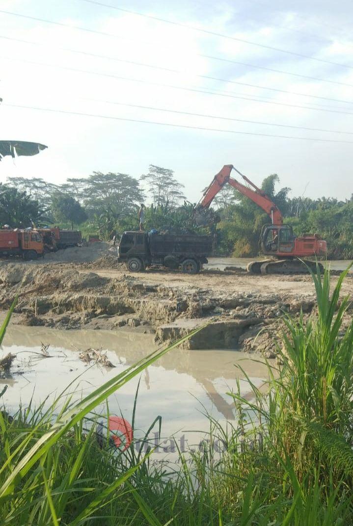 Galian C Ilegal di Bantaran Sungai Ular di Deli Serdang Masih Beroperasi