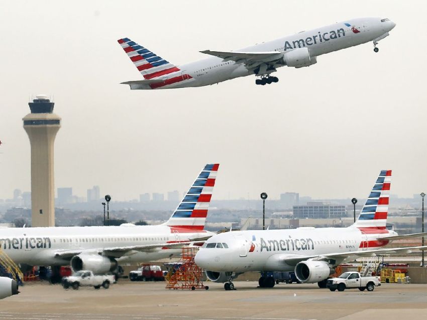 Pesawat American Airlines Terbakar Saat Terbang