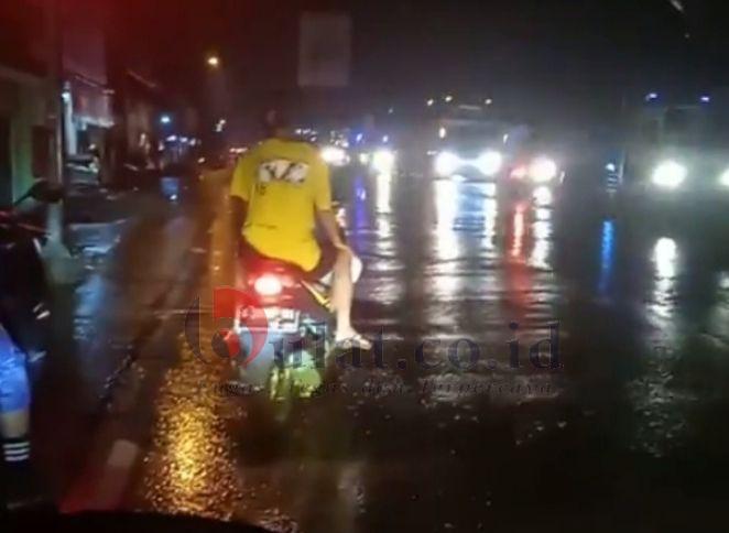 Kondisi Arus Lalulintas di Jalan Raya Comal – Petarukan Pada Dini Hari