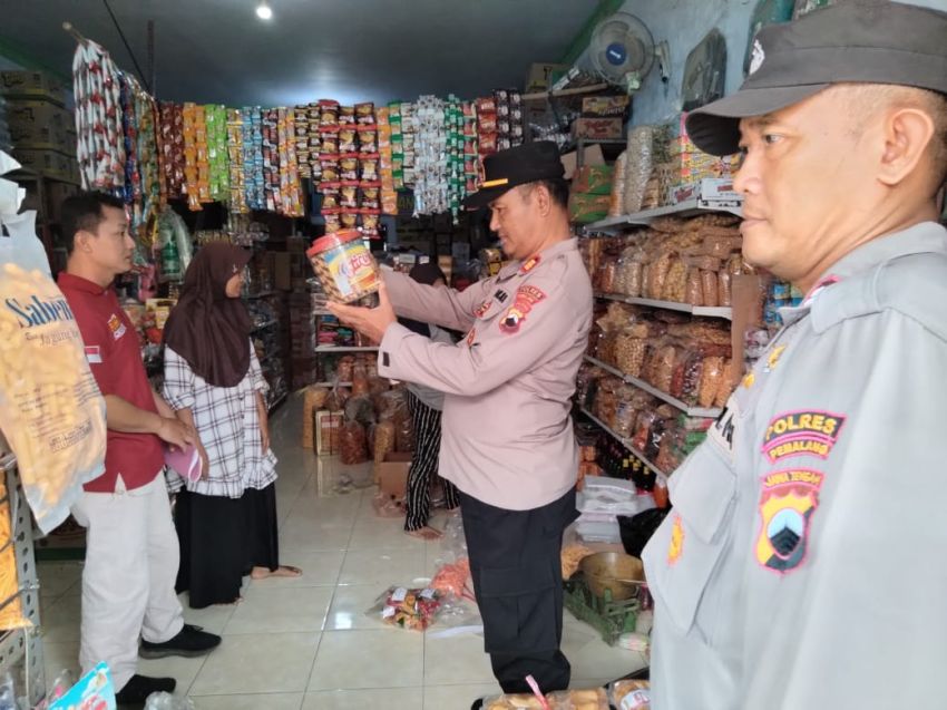 Jajaran Polres Pemalang Lakukan Pengecekan Makanan di Minimarket dan Pasar Tradisional