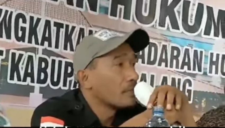 Tak Mau Mencalonkan Kembali Jadi Kades Warga Gelar Protes Ternyata Ini Penyebabnya 