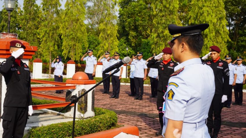 Meski Sedang Berpuasa Jajaran Rutan Pemalang Adakan Tabur Bunga di Makam Pahlawan