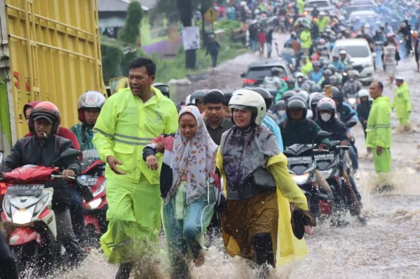 Banjir Bandang, Masyarakat Sudah Bisa Melintasi Jalan ke Berastagi