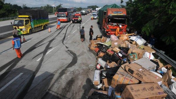 Korban Tewas dalam Kecelakaan Beruntun di Tol Boyolali Capai 8 Orang