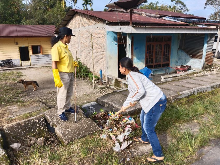 Gerakan Sabtu Bersih di Kecamatan Salak,  Masyarakat Gotong-royong