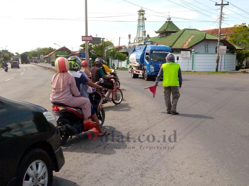 Jasa ‘Pak Ogah’ Masih Dibutuhkan di Pemalang