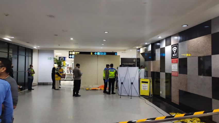 Polisi Evakuasi Mayat Wanita di Bawah Lift Bandara Kualanamu