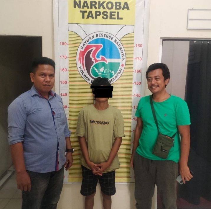 Awalnya Cek Laporan Pungli Malah Temukan Pria Ngisap Ganja