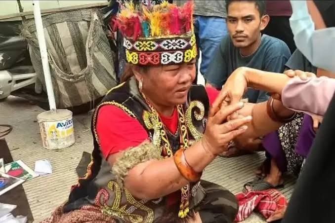 Sosok Ida Dayak Viral Obati Pasien, Kemenkes Segera Lakukan Pembinaan