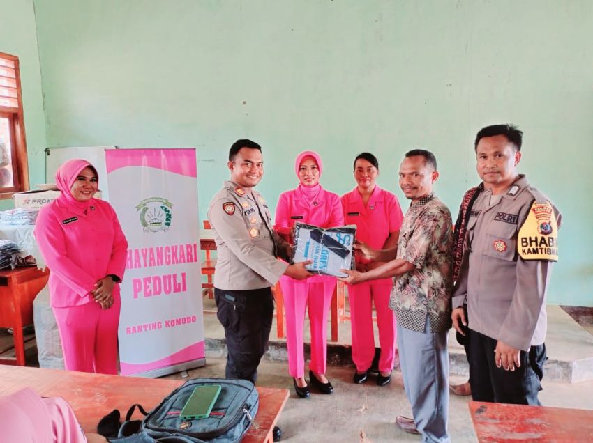 Salurkan Bantuan Yayasan Satu Angan Satu Impi, Polisi Kunjungi Pulau Papagarang