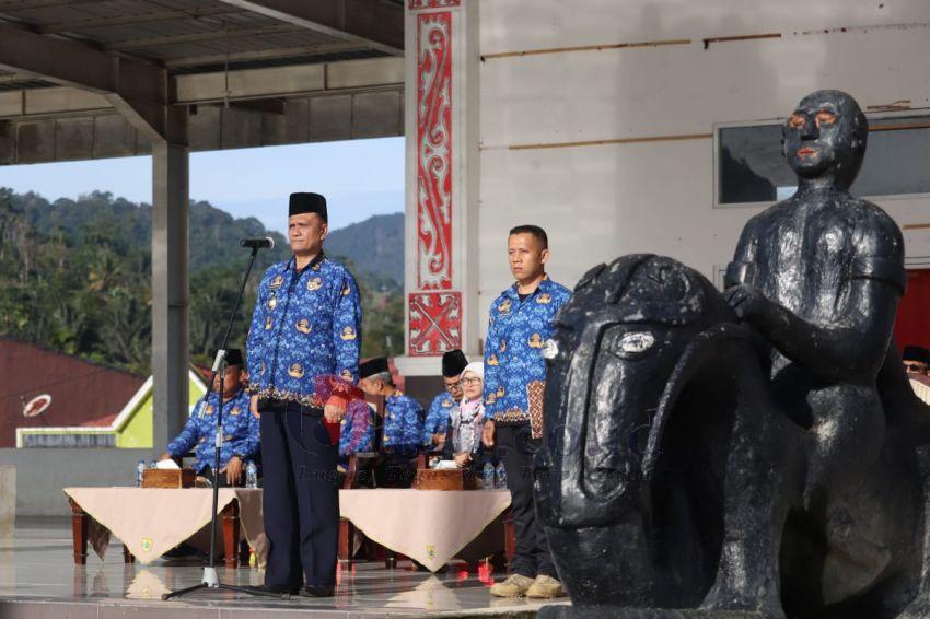 Wabup Pimpin Upacara Peringatan Hari Otonomi Daerah Ke-27 Tingkat Pakpak Bharat