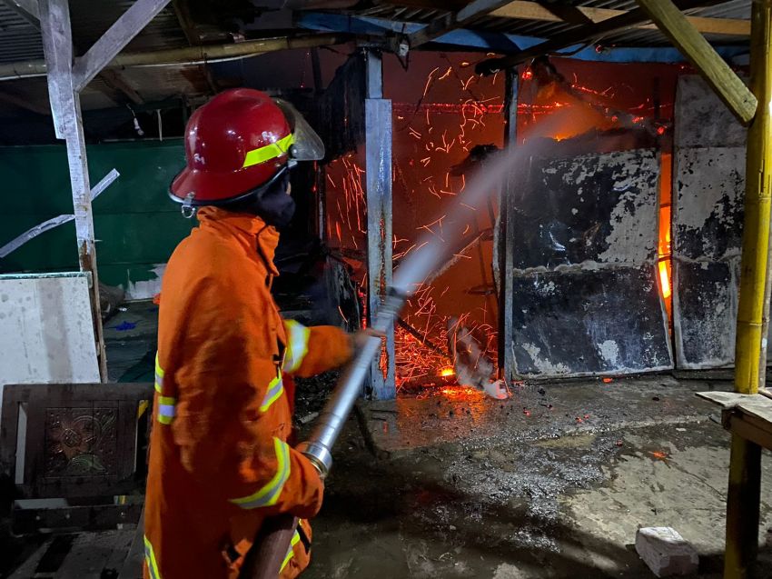Bangunan di Tepi Pantai Widuri Pemalang Dilalap Api, Kerugian Hingga Rp40 Juta