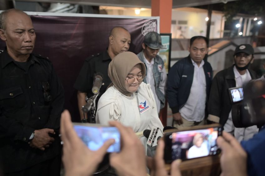 Mewakili Kaum Disabilitas, Gadis Cantik Berkacamata di Pemalang Maju Sebagai Bacaleg