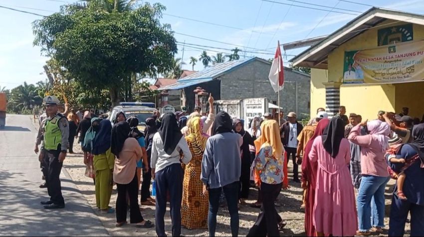 Fakta Dugaan Kades di Langkat Selingkuh dengan Staff, Warga Sempat Geruduk Kantor Desa