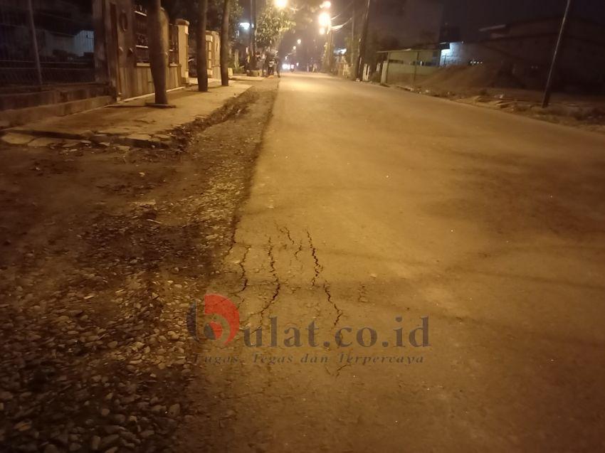 Truk Proyek Pembangunan Rumah Diduga Akibatkan Jalan di Menteng yang Baru Diaspal Alami Kerusakan