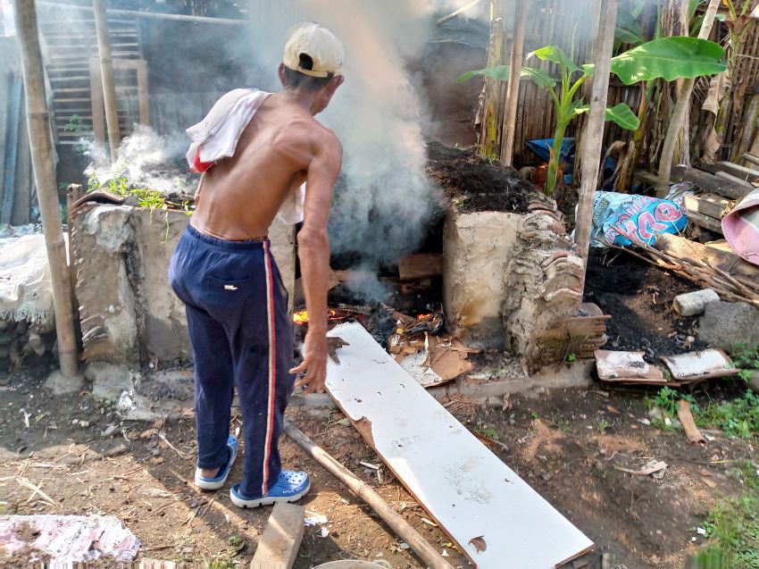 Jangan Coba-Coba Buat Arang Kayu Dari Pohon Kuburan, Begini Resikonya