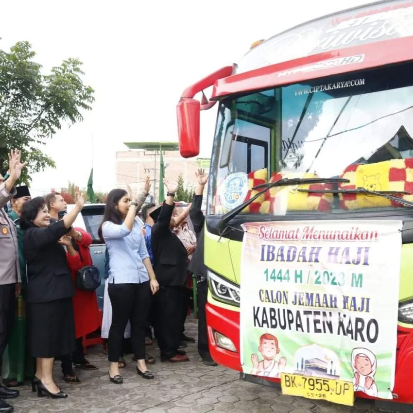 Jamaah Haji Asal Karo Berangkat ke Asrama Haji Medan