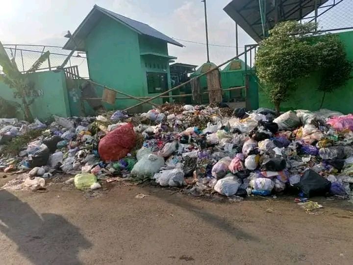 Satu Minggu Lebih Sampah Berserakan Mengepung Seluruh Penjuru Kota Pemalang