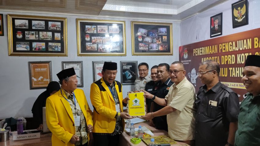 Daftarkan Bacaleg ke KPU, Golkar Sibolga Targetkan 13.500 Suara di Pileg 2024