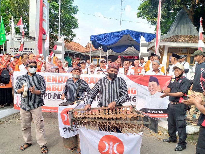 Heboh, Ratusan Kader PKS Geruduk Kantor KPUD Pemalang, Ternyata Ini Penyebabnya