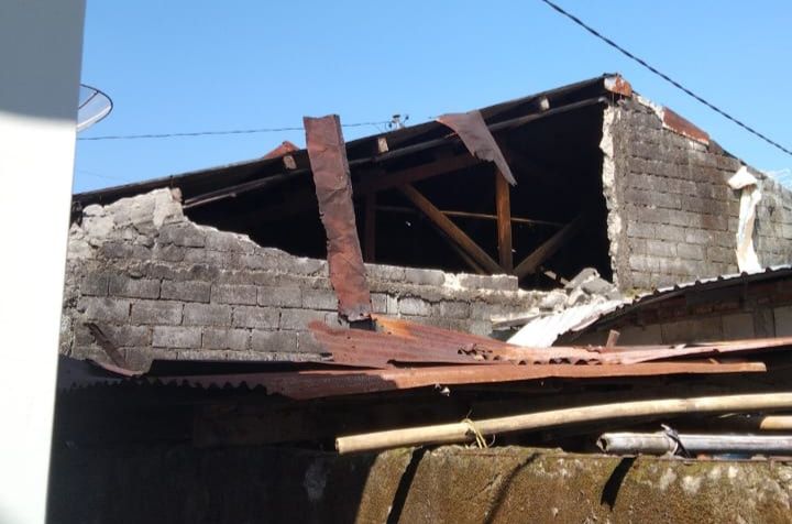 Tembok Rumah Warga Desa Bulakan Ambruk Diterjang Angin Kencang