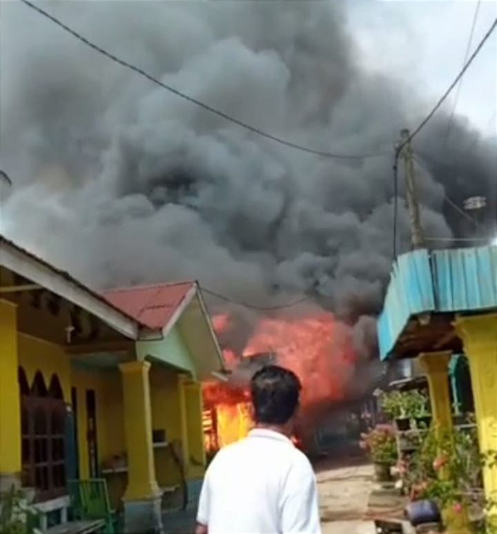 Satu Unit Rumah Semi Permanen di Tanjung Langkat Ludes Terbakar