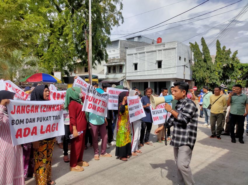 Lanal Sibolga Diduga Tangkap Lepas Kapal Pukat Trawl, Aliansi PPPNT Gelar Aksi Unjukrasa