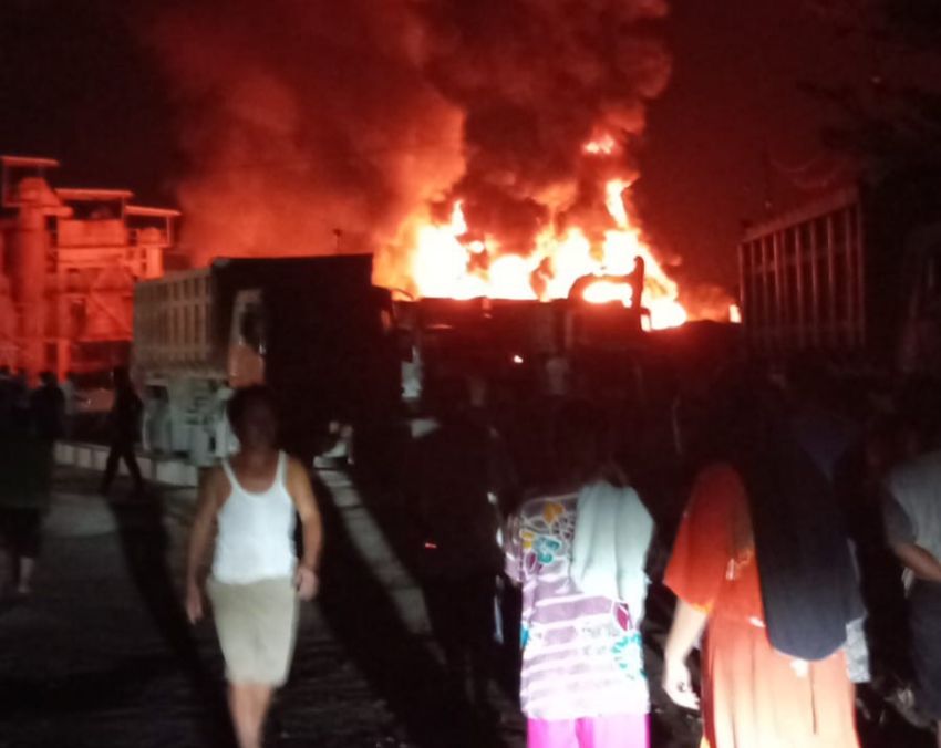 Tiga Unit Truk Pasir Hangus Terbakar di Deliserdang