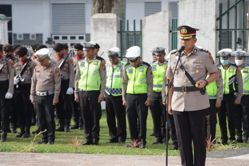 Jelang Hari Bhayangkara ke-77, Polres Tanah Karo Ziarah ke Makam Pahlawan