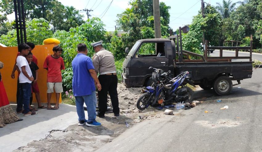 Satu Tewas dan Dua Luka Setelah Sepeda Motor Tabrakan dengan Mobil Pick Up di Deli Serdang