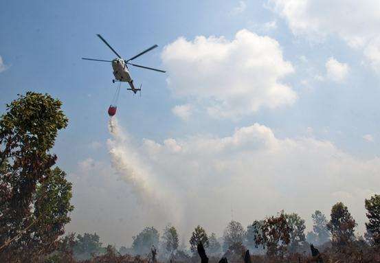 Tiga Helikopter Diterjunkan Atasi Karhutla di Riau