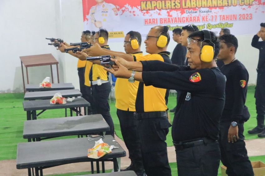 Puluhan Personil Polres Labuhanbatu Ikuti Perlombaan Menembak