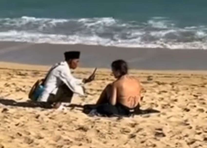 Edan, Kakek di NTB Nekat Rekam Payudara Bule Saat di Pantai