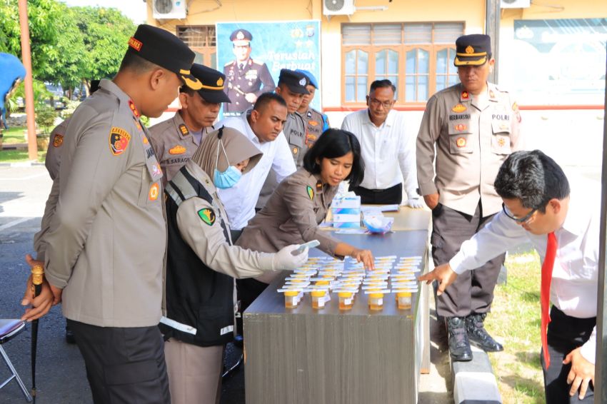 Dukung Commander Wish Kapolda Sumut, Polres Labuhanbatu Tes Urine Dadakan