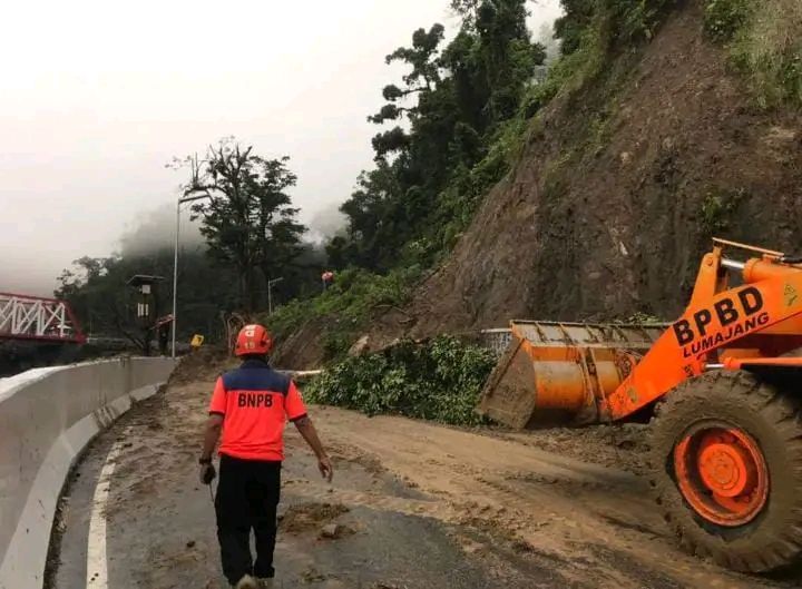 Pasca Banjir Lahar Dingin, Menko PMK Minta Pengungsi Tempati Hunian Relokasi