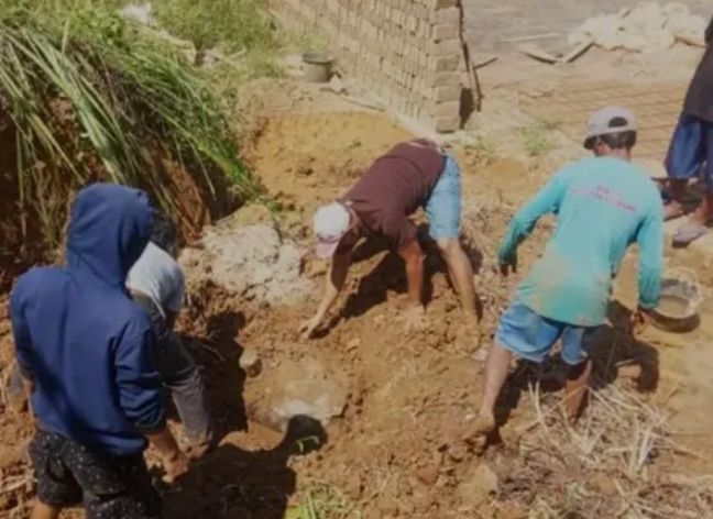 Pekerja Pembuat Batu Bata Tewas Tertimbun Tanah