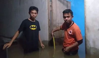 Banjir Ketapang Meluas, Akses Warga Lima Desa Terputus