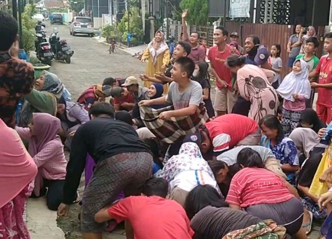 Tradisi Sebar Uang Udik-udikan Makan Korban, begini Penjelasan Penyelenggara