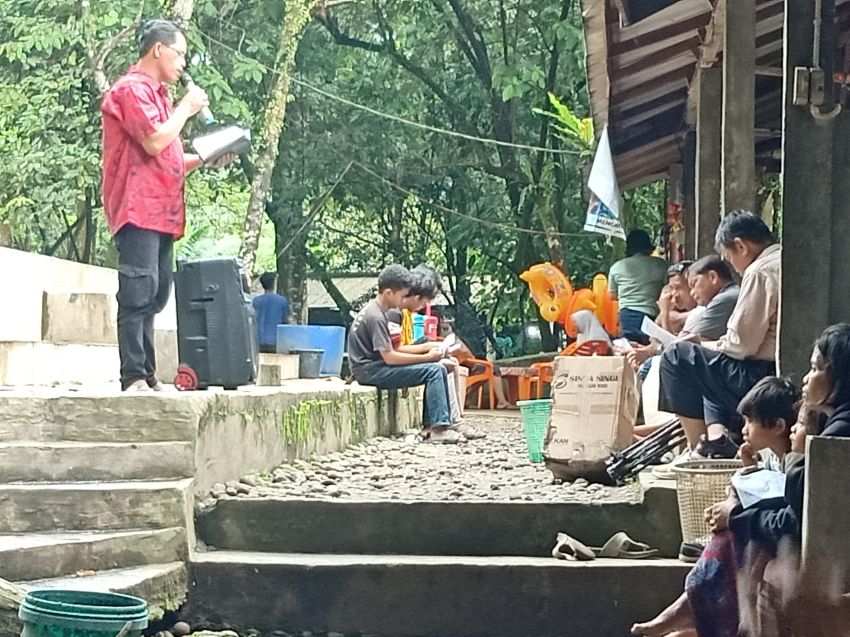 Mempertebal Rasa Keimanan dan Menjalin Persaudaraan, DP-7 Gereja HKBP Pendidikan Medan Wisata Rohani ke Goa Ergendang