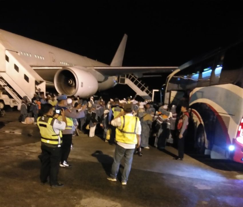Rombongan Jemaah Haji Kloter Satu Mendarat Selamat di Bandara Kualanamu