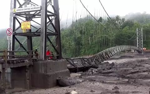Pasca Banjir Lahar Dingin, Dua Kecamatan di Lumajang Terisolasi