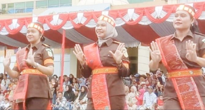 Kejari Padangsidimpuan Persembahkan Tarian Daerah Meriahkan HUT RI ke 78