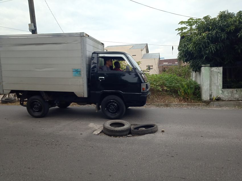 Belum Genap Setahun Diperbaiki, Jalan Menteng II Rusak Lagi