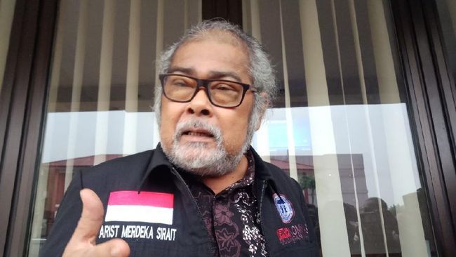 Aktivis Indonesia Arist Merdeka Sirait Meninggal Dunia Usai Menderita Sakit