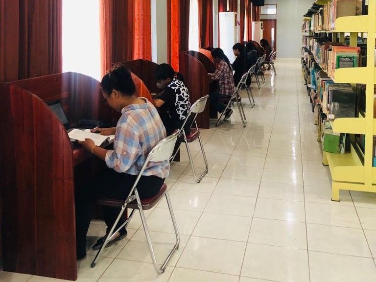 Luar Biasa Unit perpustakaan Unwira Kupang Fasilitas Literasi Mahasiswa