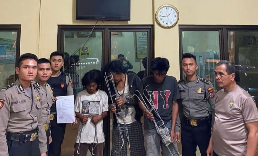 Tiga Pemuda Terciduk Polisi Saat Mencuri Besi Lampu Pocong